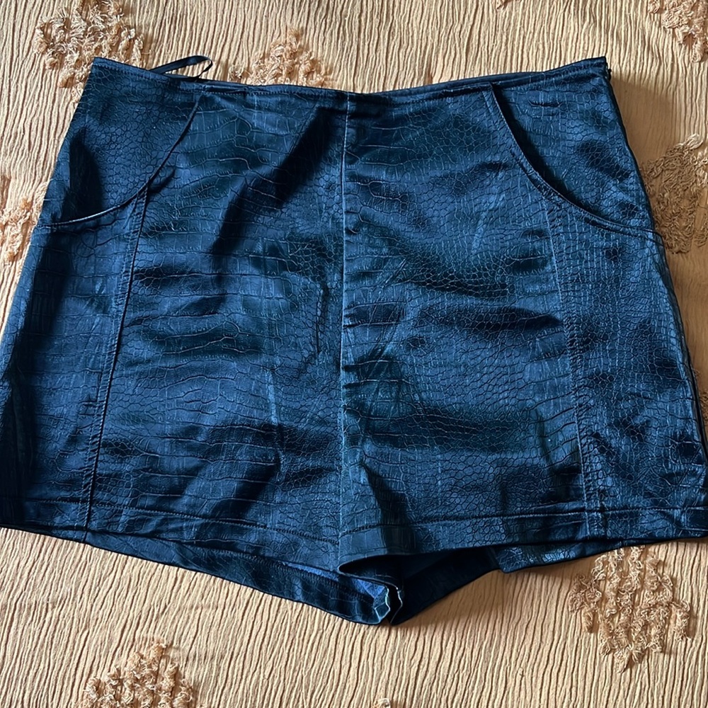 Black faux leather snake skin shorts- large